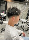 テーパーフェード短髪アップバング