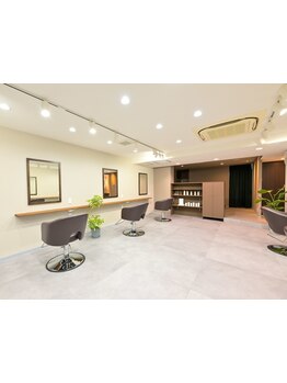 《ROOM》まるで親しい人の家に行くような感覚で長く通える、通いたくなる居心地の良さ・・＊