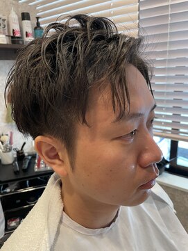 キタセンジュバーバー バイ ティーズ(KITASENJU BARBER by T's) ツーブロック　七三スタイル