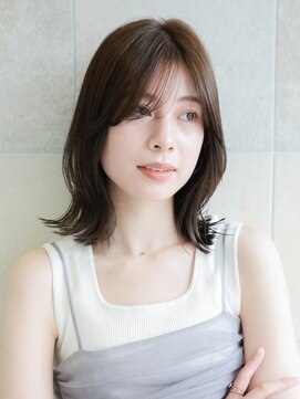 ビビディバビディブー(Bibbidi.bobbidi.boo) 伸ばしかけ外ハネレイヤーボブシースルーバングオリーブカラー