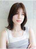 伸ばしかけ外ハネレイヤーボブシースルーバングオリーブカラー