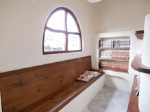 ヘアーサロン パッシュ(Hair Salon Pash)の雰囲気（ゆったりした待合室、漫画もありますよ♪）