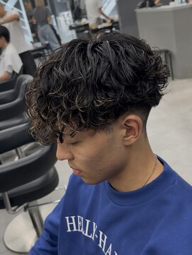 オーバルバイアピッシュ(OVARL by apish) メンズカットパーマスパイラルパーマシャドウパーマ原宿駅