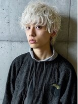 ネハス 栄(nehus.)&nbsp;MEN’S HAIR/サーフカール/刈り上げセンターパート/ブリーチ