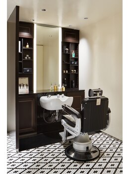 ダンヒルバーバー(dunhill BARBER)の写真/他のお客様を気にせず、自分だけの時間を。少人数制プライベートサロン