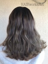 ヘアーワークス ジジ(HAIR works JIJI) グラデーション風フォギーベージュカラー