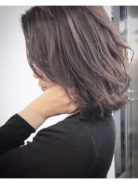 フォンズ(FONS) オフィスで浮かないレイヤーロブ_パールラベンダー_艶感_透明感