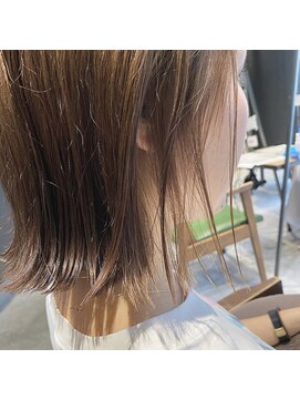 インス(ensue) emue京都◇切りっぱなし外ハネボブ×艶髪ストレートパーマ◇中島