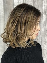 白髪ぼかしハイライトを取り入れたスタイルのポイント[鶴ヶ峰]