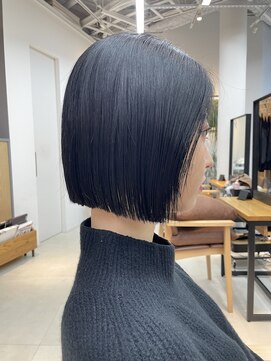 ミィ 浦和(mee) デザインカラー/レイヤーカット/ウェットヘア／オリーブベージュ