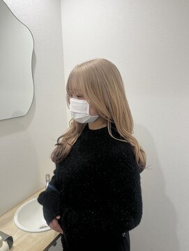 モニカ 栄店(MONIQA) ミルクティーベージュ × ブラウン