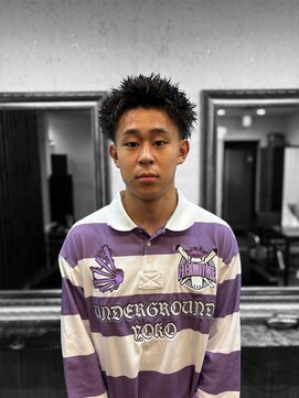 オルヴァ(Orva) ピンパーマ×テーパーフェード