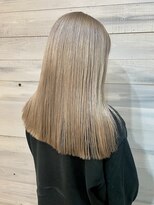 ロックス バイ マグ 松本(rocks BY MAG)&nbsp;ハイトーンホワイトブロンド×韓国風切りっぱなし小顔ボブ