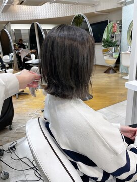 オブヘアージユウガオカ(Of HAIR Jiyugaoka) 【ハイライト×ボブ】