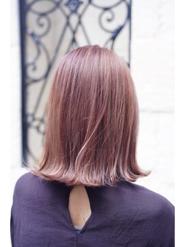 ラフューネ(Raffune) ピンクベージュ/ピンクカラー/外ハネ/ロブ/透明感/暖色系カラー