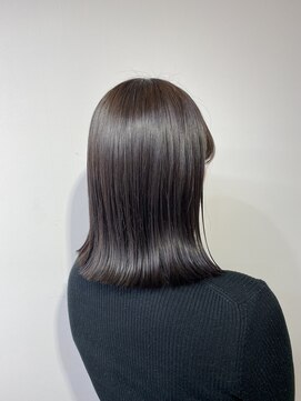 リラ バイ クオーレ(LIRA by CUORE) 切りっぱなしボブ