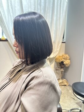 ワ ヘアー(wa-hair) ミニボブ　縮毛矯正髪質改善　切りっぱなしボブ　斜めバンク