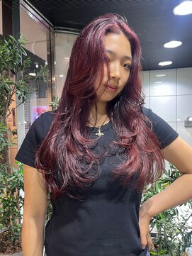 ヘアーアンドメイク ビス(HAIR&MAKE bis) ブリーチなし◎ワインレッド×海外風レイヤーカット