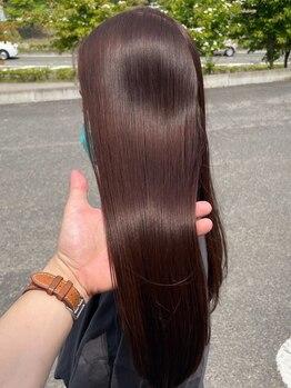 クレフ 富谷(Clef-an)の写真/大人女性のための弾むような艶髪を再現。髪質改善・人気の縮毛矯正で憧れのうるツヤストレートに！