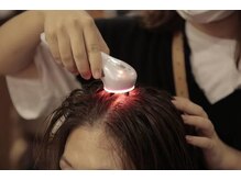 半個室で受けられる育毛促進メニュー【強髪】ヒト幹細胞培養液を使用した最新のエイジングケアです