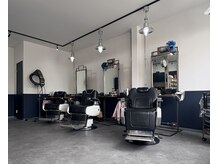 ヘアースタジオ カラフル(hair studio COLaFUL)の雰囲気（店内は３席でゆったりとした空間でリラックスして頂けます。）