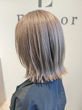 エレノア 新宿新南口(Eleanor) 30代女性に人気＊透明感グレージュカラー×上品ミディアムボブ