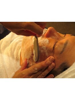 デザインにこだわるメンズに◎印象を左右するヒゲ・眉のお手入れはプロにお任せください！