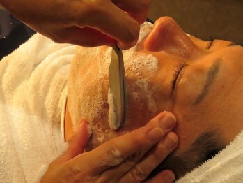 ヘアーサロン サトウの写真/デザインにこだわるメンズに◎印象を左右するヒゲ・眉のお手入れはプロにお任せください!