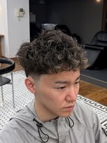 ザデイ カットアンドカルチャーショップ(THE DAY CUT&CULTURE SHOP)&nbsp;大人クロップパーマ【テーパーフェード】