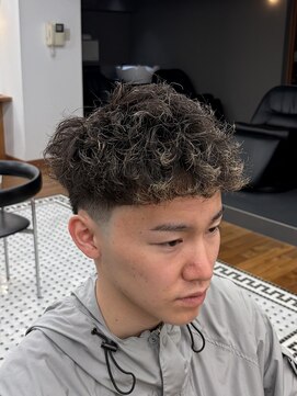 ザデイ カットアンドカルチャーショップ(THE DAY CUT&CULTURE SHOP) 大人クロップパーマ【テーパーフェード】