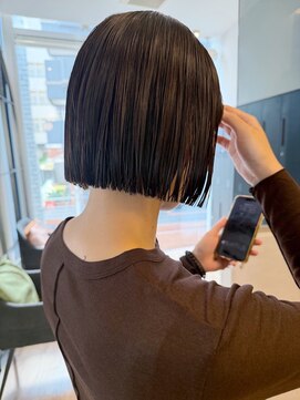ローマージングウマエ(ROAMER jingumae) 切りっぱなしボブ