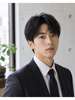 MEN's Baguz MEN'Sカット/ MEN'Sパーマ/ MEN'Sカラー 大人のこなれ感を演出するニュアンスビジネスセンターパート