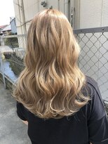 テテ(TETE) 外国人風 ゴールドベージュ 長堀橋×心斎橋