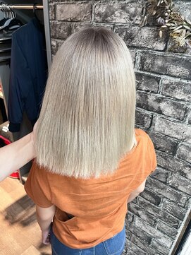 ヘアビューティースタジオ ラルガ(Hair beauty studio Raruga) ホワイトカラー