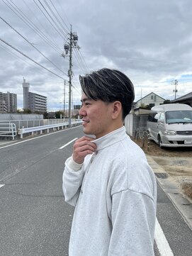 ヘアデザイン ジル(Jill) コントラストハイライト/メンズハイライト/センターパート