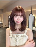ウェーブヘア×ニュアンスカラーで魅せる柔らかさ