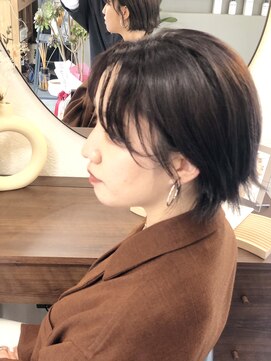 エカキラナ(eka kiranah) 外ハネハンサムショートボブスタイル！シルバーグレー！