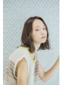 外ハネミディアムボブヘアー