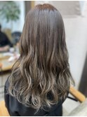 ベージュブラウン