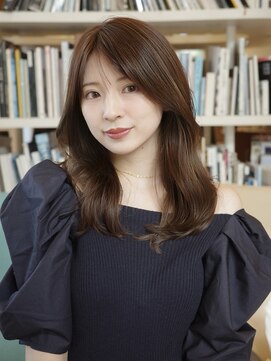 ビュートリアム 福岡(BEAUTRIUM) 大人可愛い品のある艶髪ロングレイヤーヘア