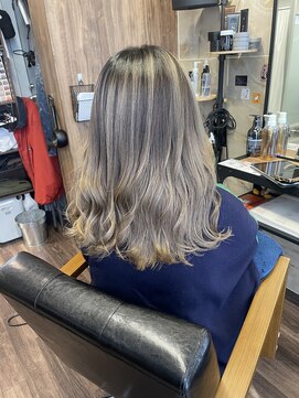 ラル(Lull) バレイヤージュ(シャドールーツ)×グレージュ 髪質改善