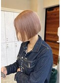 グレージュ切りっぱなしボブ前髪ありミニボブミルクティベージュ