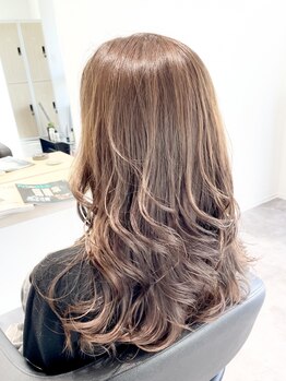 ストフ(stof)の写真/ダメージレスで、再現性のある柔らかなデザインに◎パーマで忙しい朝のスタイリングも楽になる。