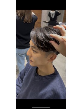 ミリ(milli Produce by ITAKURA) 毛流れフェザーパーマ