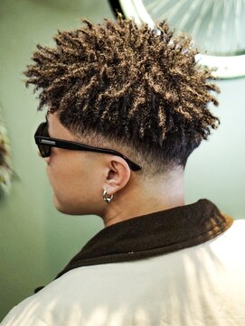 プロショップウェーブ(PRO SHOP WAVE) スペインカール/テーパーフェード/メンズパーマ/フェザーパーマ