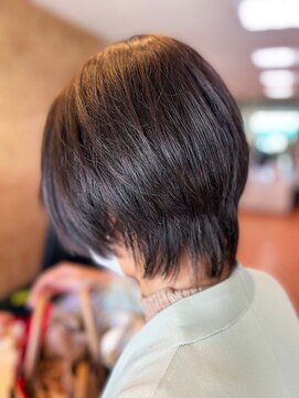 アークスヘアー 大人可愛いアッシュベージュくびれボブ耳掛け透明感