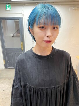ソイ 下北沢(soi) 【cyan blue】耳掛けショートボブ_ワイドバング_ブルーカラー