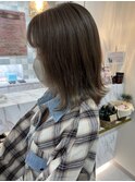 ナニュラルベージュ切りっぱなしボブ外ハネ前髪斜めバング