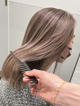 ジルブラン(JIL BLAN) ハイライトバレイヤージュダブルカラーショートカット30代40代