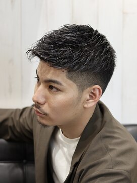 ヨシザワインク プレミアム 横浜 桜木町店(YOSHIZAWA Inc. PREMIUM) 王道スパイキーカジュアルスキンフェードフェザーアップ